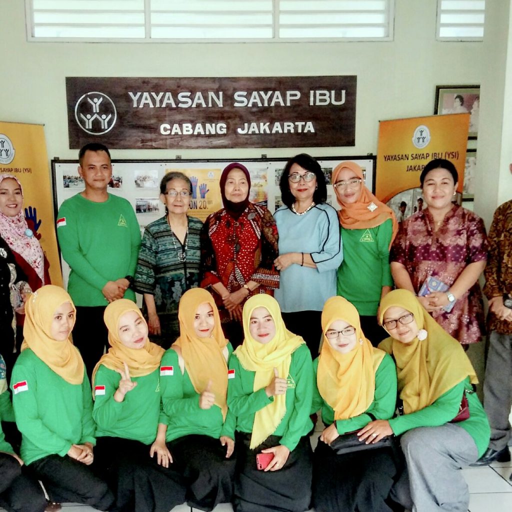 KUNJUNGAN YAYASAN USWAH HASANAH PERWIRA UNTUK STUDY BANDING
